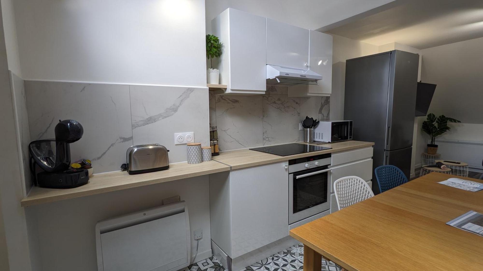 3 Appartements Premium Au Pied De La Cathedrale - Hypercentre Санс Стая снимка