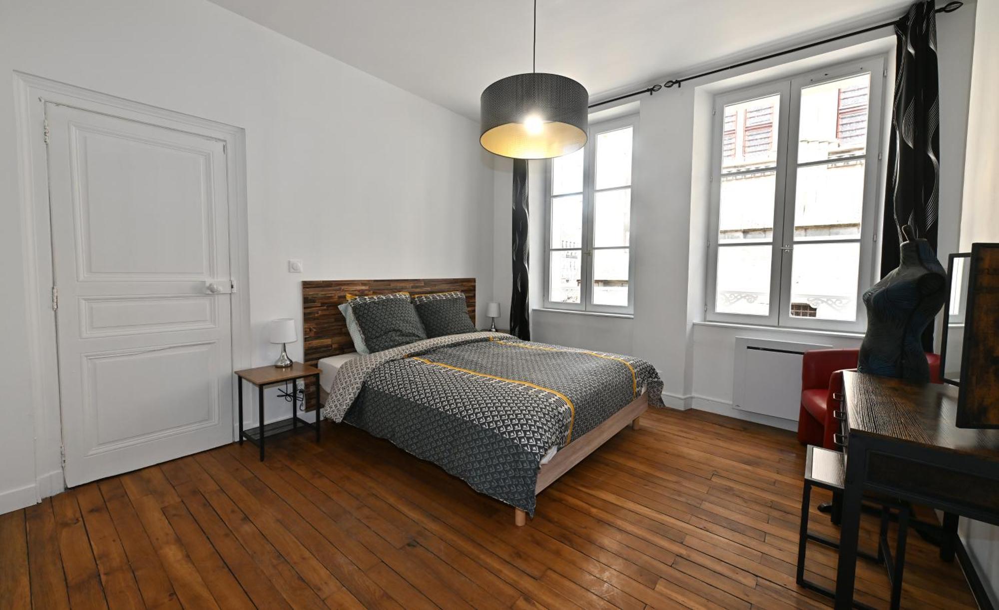 3 Appartements Premium Au Pied De La Cathedrale - Hypercentre Санс Екстериор снимка